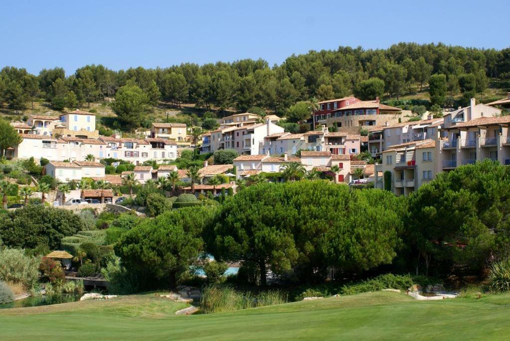 Hameau Des Amandiers-Vue Mer & Golf Saint-Cyr-sur-Mer Exteriör bild